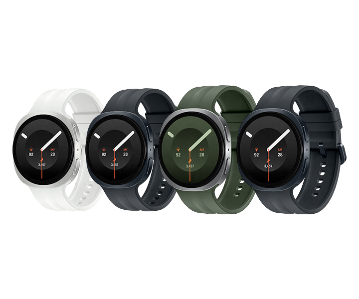 [Galaxy Watch9 40 mm - Creme] Galaxy Watch9 modelo 40 mm na cor Creme com Pulseira Sport na cor Branco, mostrado virado levemente para a esquerda com a pulseira fechada. [Galaxy Watch9 40 mm - Preto] Galaxy Watch9 modelo 40 mm na cor Preto com Pulseira Sport na cor Preto, mostrado virado levemente para a esquerda com a pulseira fechada. [Galaxy Watch9 44 mm - Prata] Galaxy Watch9 modelo 44 mm na cor Prata com Pulseira Sport na cor Verde, mostrado virado levemente para a esquerda com a pulseira fechada. [Galaxy Watch9 44 mm - Preto] Galaxy Watch9 modelo 44 mm na cor Preto com Pulseira Sport na cor Preto, mostrado virado levemente para a esquerda com a pulseira fechada.