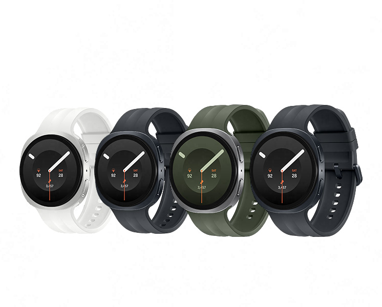 [Galaxy Watch9 40 mm - Creme] Galaxy Watch9 modelo 40 mm na cor Creme com Pulseira Sport na cor Branco, mostrado virado levemente para a esquerda com a pulseira fechada. [Galaxy Watch9 40 mm - Preto] Galaxy Watch9 modelo 40 mm na cor Preto com Pulseira Sport na cor Preto, mostrado virado levemente para a esquerda com a pulseira fechada. [Galaxy Watch9 44 mm - Prata] Galaxy Watch9 modelo 44 mm na cor Prata com Pulseira Sport na cor Verde, mostrado virado levemente para a esquerda com a pulseira fechada. [Galaxy Watch9 44 mm - Preto] Galaxy Watch9 modelo 44 mm na cor Preto com Pulseira Sport na cor Preto, mostrado virado levemente para a esquerda com a pulseira fechada.