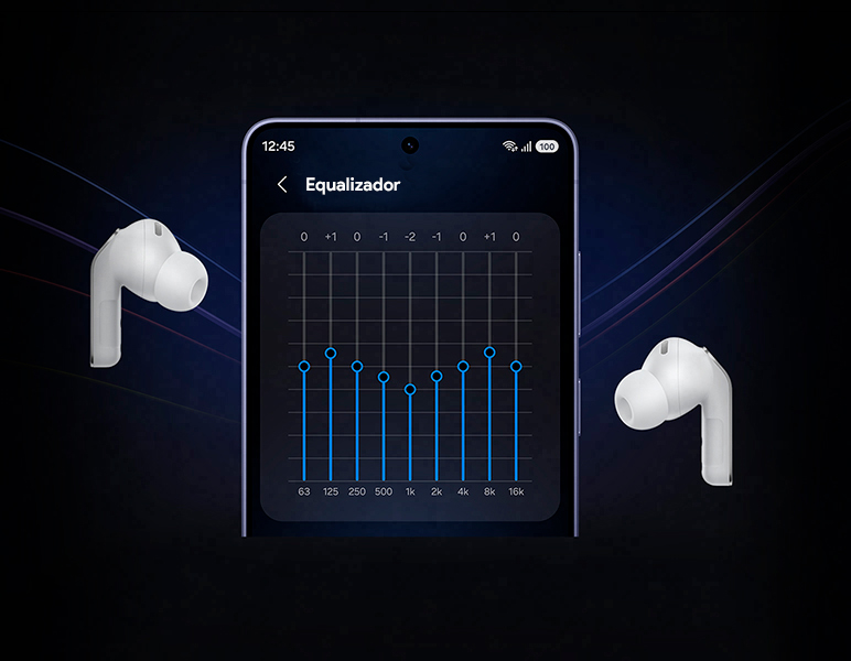 A imagem mostra um smartphone Galaxy com as configurações de 'Equalizador' ativadas, com a tela mostrando vários controles entre um par de Galaxy Buds4 Pro brancos.