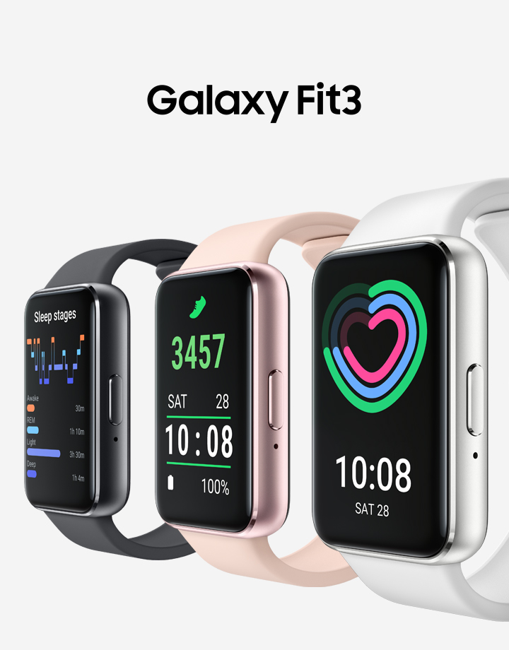 Vemos três dispositivos Galaxy Fit3 alinhados e virados de lado. Vemos o Galaxy Fit3 Grafite com o recurso de monitoramento do sono na tela, 
                o Galaxy Fit3 Rosé com o recurso de monitoramento de passos e o Galaxy Fit3 Prata com o recurso de monitoramento da atividade diária.