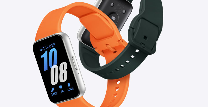 Galaxy Fit3 mostrados com suas pulseiras Laranja e Verde-Escuro entrelaçadas.