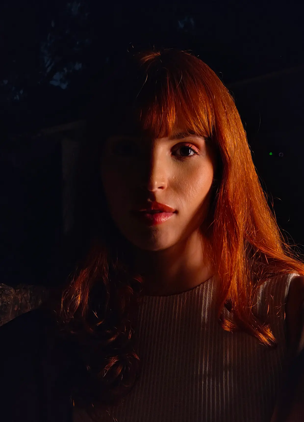 <b style="font-weight: 700;font-size: 36px;">Fotos incríveis mesmo no escuro</b>