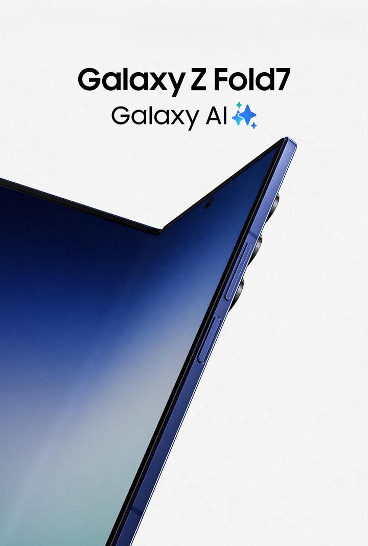Vemos um Galaxy Z Fold7 na cor Azul levemente desdobrado, exibindo a tela externa. Galaxy AI.