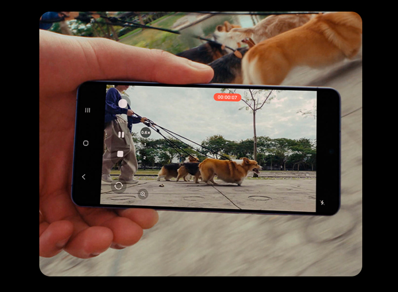 A imagem mostra um vídeo prestes a ser gravado com um dispositivo Galaxy S26 Ultra no modo Super Estabilização