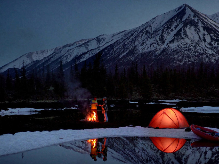 Um vídeo está sendo gravado em baixa luz. Em vídeos noturnos, os detalhes continuam vívidos e nítidos.