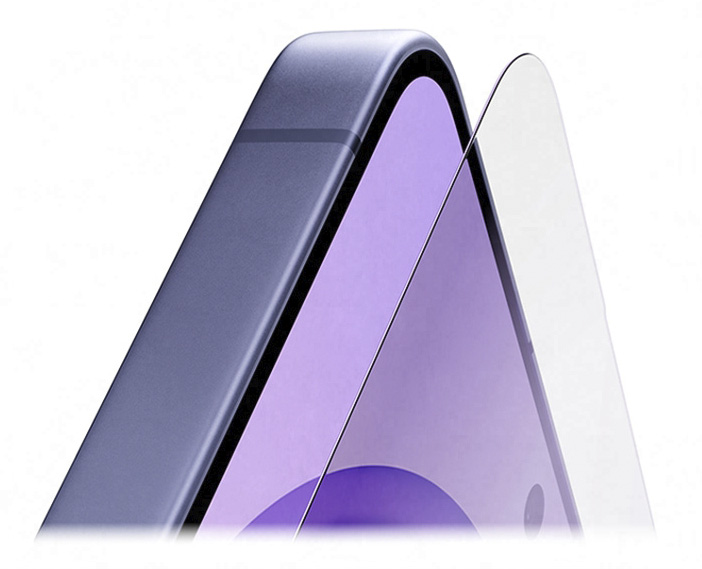 Close no canto do Galaxy S26+. Uma lâmina de vidro fica suspensa à frente da tela principal.